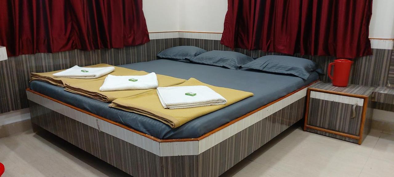 Sai Raghunandan Guest House Ширди Экстерьер фото