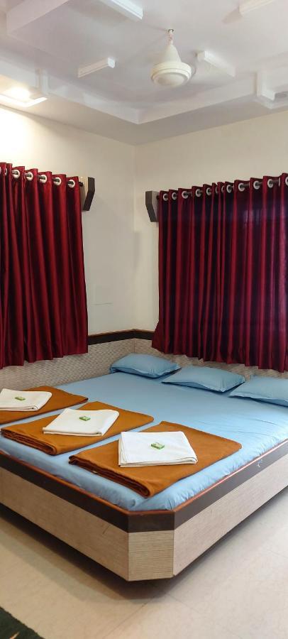 Sai Raghunandan Guest House Ширди Экстерьер фото