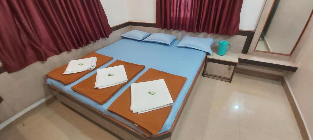 Sai Raghunandan Guest House Ширди Экстерьер фото
