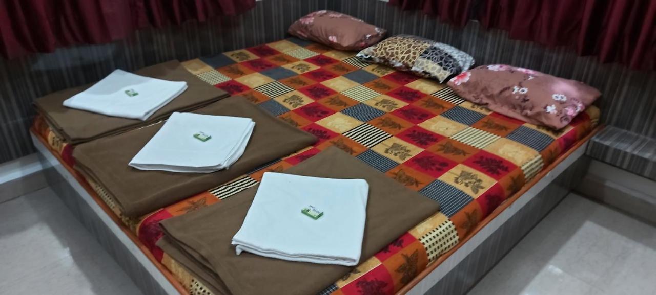 Sai Raghunandan Guest House Ширди Экстерьер фото