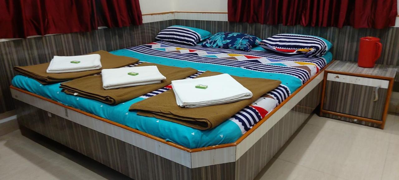Sai Raghunandan Guest House Ширди Экстерьер фото
